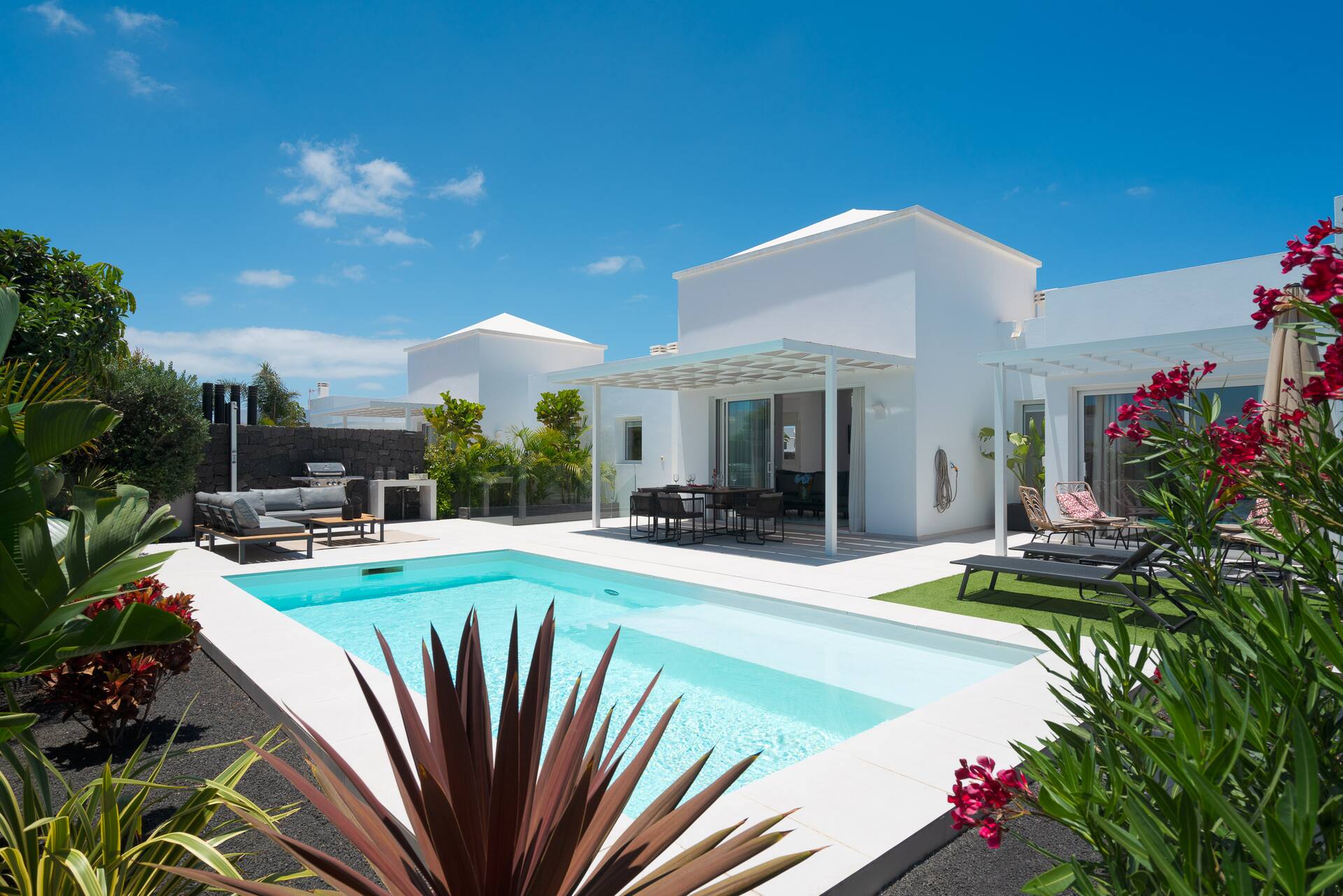 SUNRISE 2 par Buenavilla | Élégante villa de 3 chambres avec piscine privée — photo 3