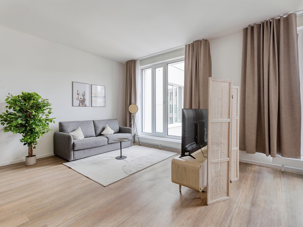 Top performing Airbnb: Berlin Muellerstr. | Family Suite with sofa bed in Wedding