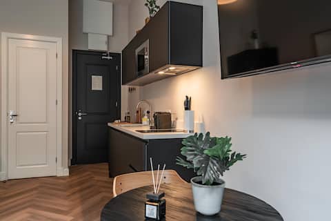 Successful Airbnb property: Den Haag Keizerstraat | Suite L with terrace in Oud Scheveningen