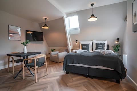 Top Airbnb: The Hague Keizerstraat | Suite L in Oud Scheveningen