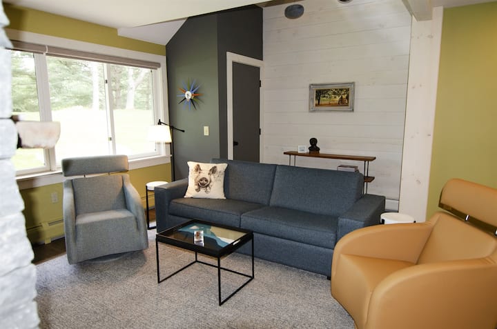 Village Green Oasis, 2 Bedroom And 2 Bathroom. - Stowe, VT