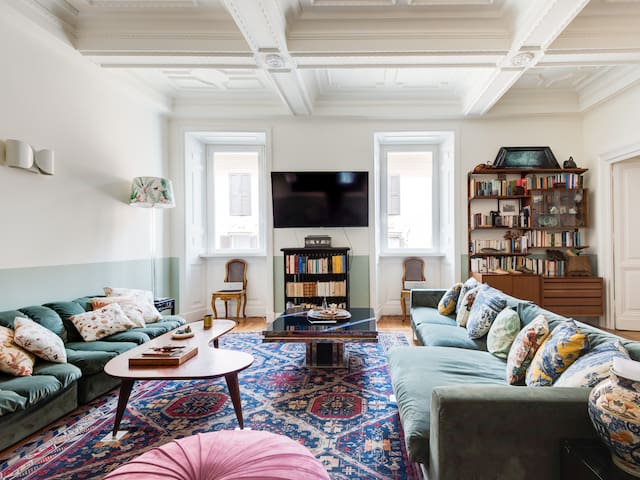 Spanish Steps Luxury Fashion Apartment gallery image 3