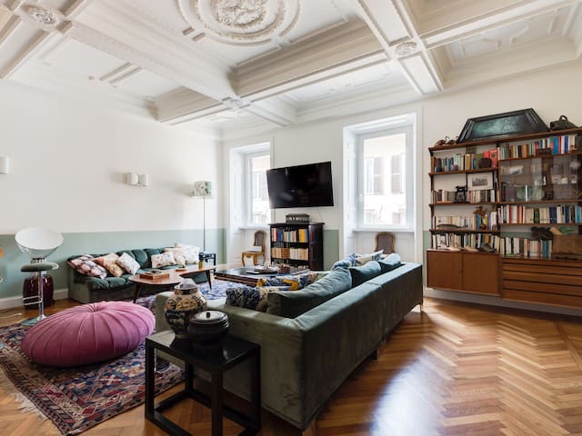 Spanish Steps Luxury Fashion Apartment