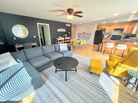 LARGE 5 Bed Lake Geneva Home 4 Blocks from Lake!