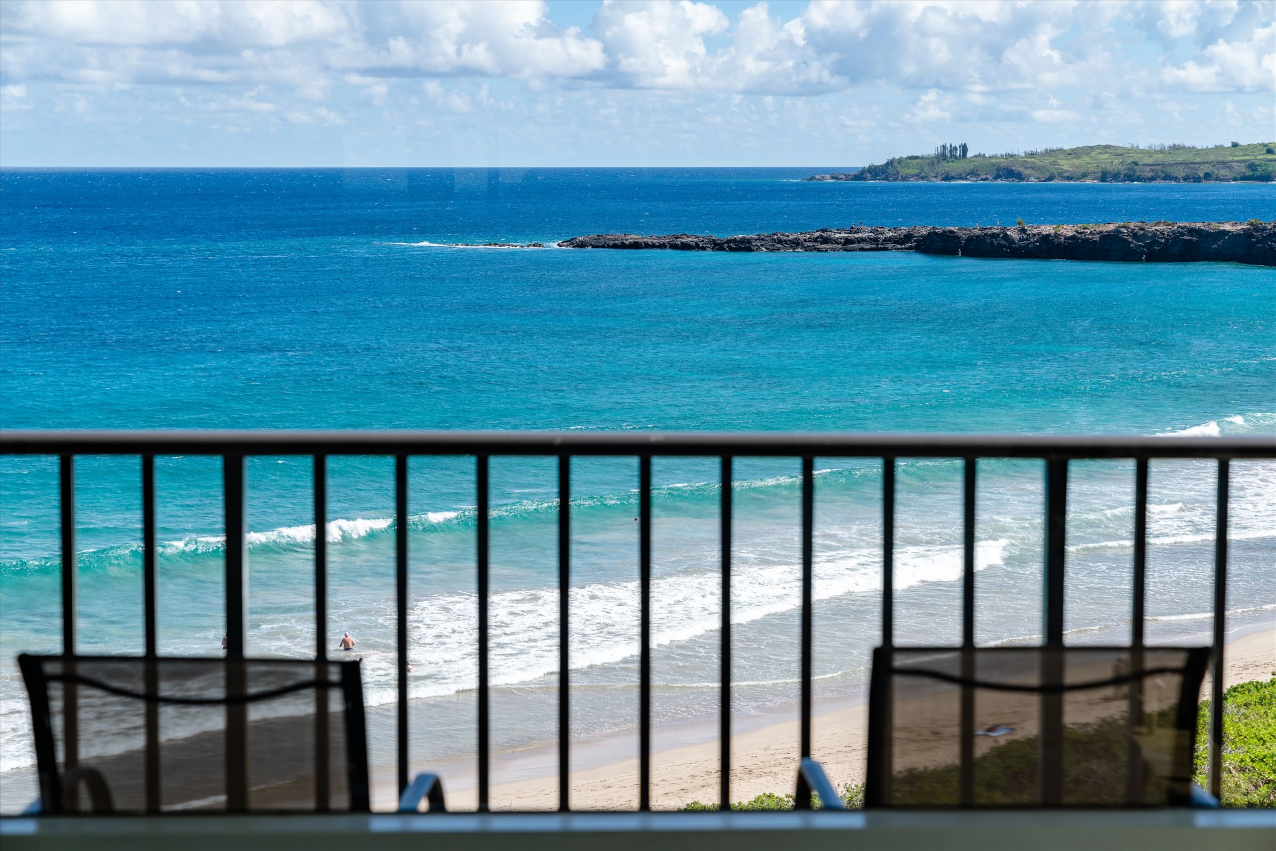 Villa in Lahaina · ★4.92 · 2 bedrooms · 2 beds · 3 baths - Image 8