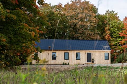 Hidden Acres Vestur Cabin - Fall Getaway - Hot Tub