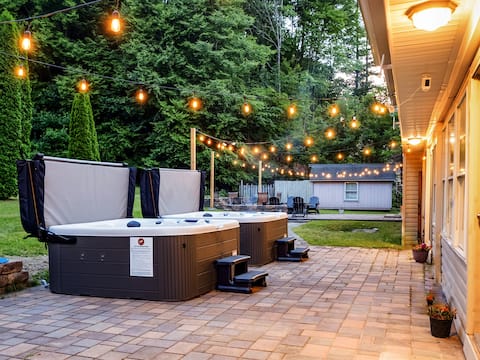 Top performing Airbnb: Mtn Lodge w/ 2 Hot Tubs, Pool, Arcade, Sleeps 25 in Foscoe