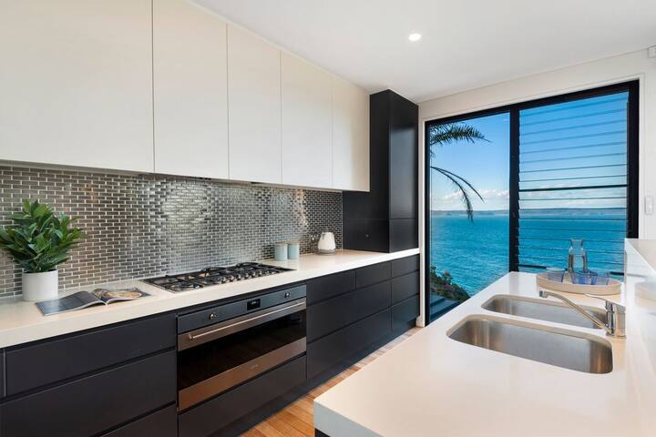 SEAGLASS by Palm Beach Holiday Rentals gallery image 5