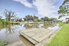 Expansive+Theriot+Retreat+w%2F+Fishing+Dock%21