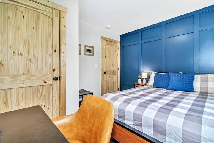 Втора спална соба со биро