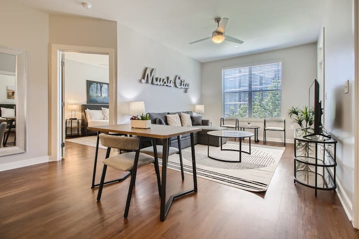 Spacious Downtown/Gulch Condo – 2bed/2bath
