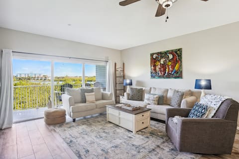 Mariner's Pointe 701 -Stunning waterfront condo