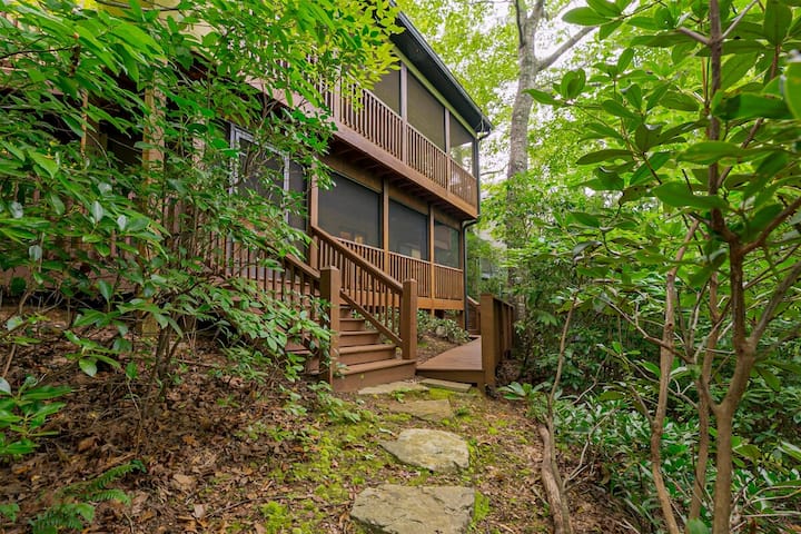 Hideaway Manor| Luxury Home W/ Community Amenities - Helen, GA