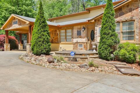 Big 6BR,4BA Home w/ 10-Car Parking for Crews/Grps