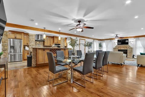 Big 6BR,4BA Home w/ 10-Car Parking for Crews/Grps