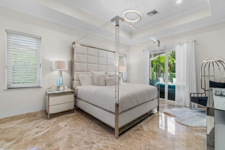 Основно двойно легло king size със самостоятелна баня