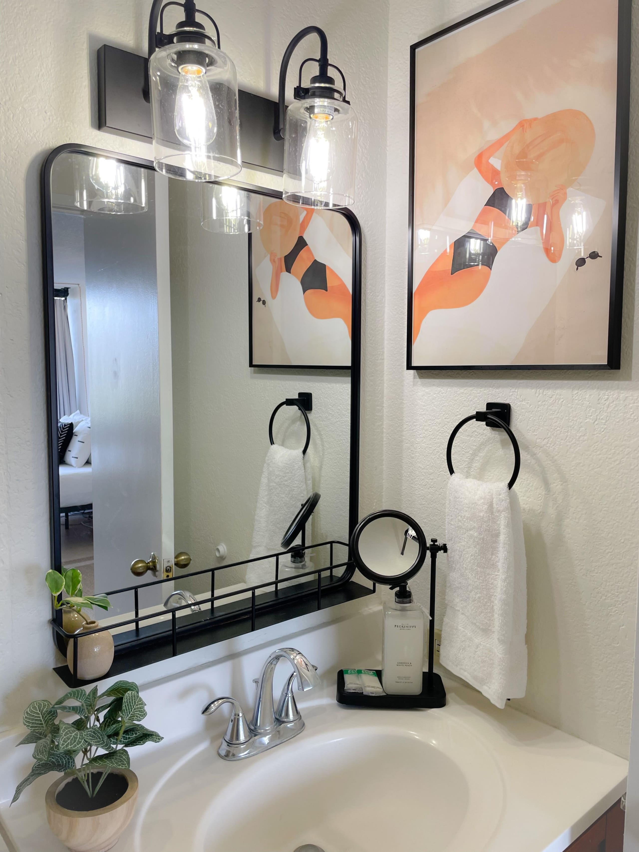 Condo in Honolulu · ★4.67 · Studio · 1 bed · 1 private bath - Image 15