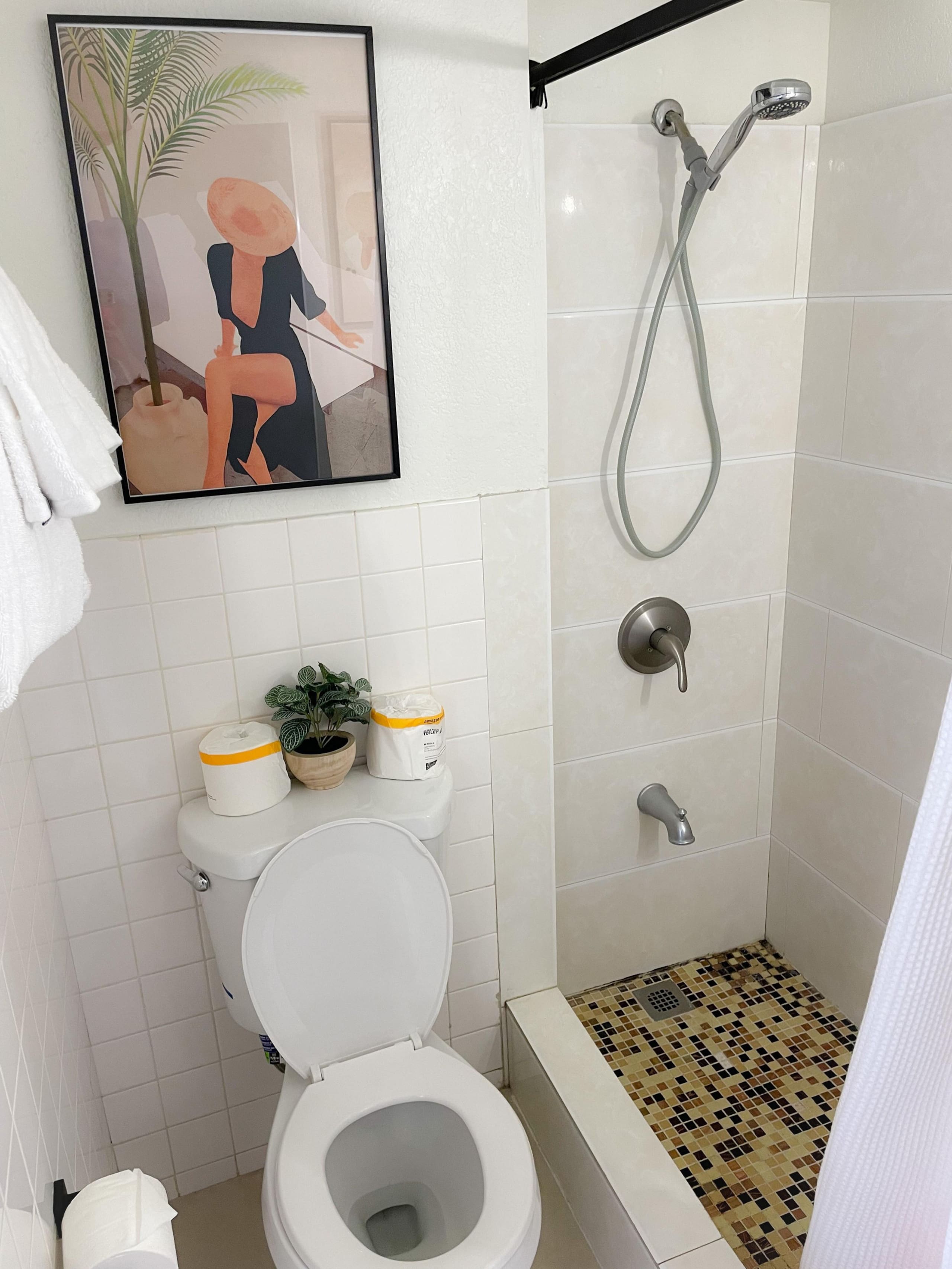 Condo in Honolulu · ★4.67 · Studio · 1 bed · 1 private bath - Image 14