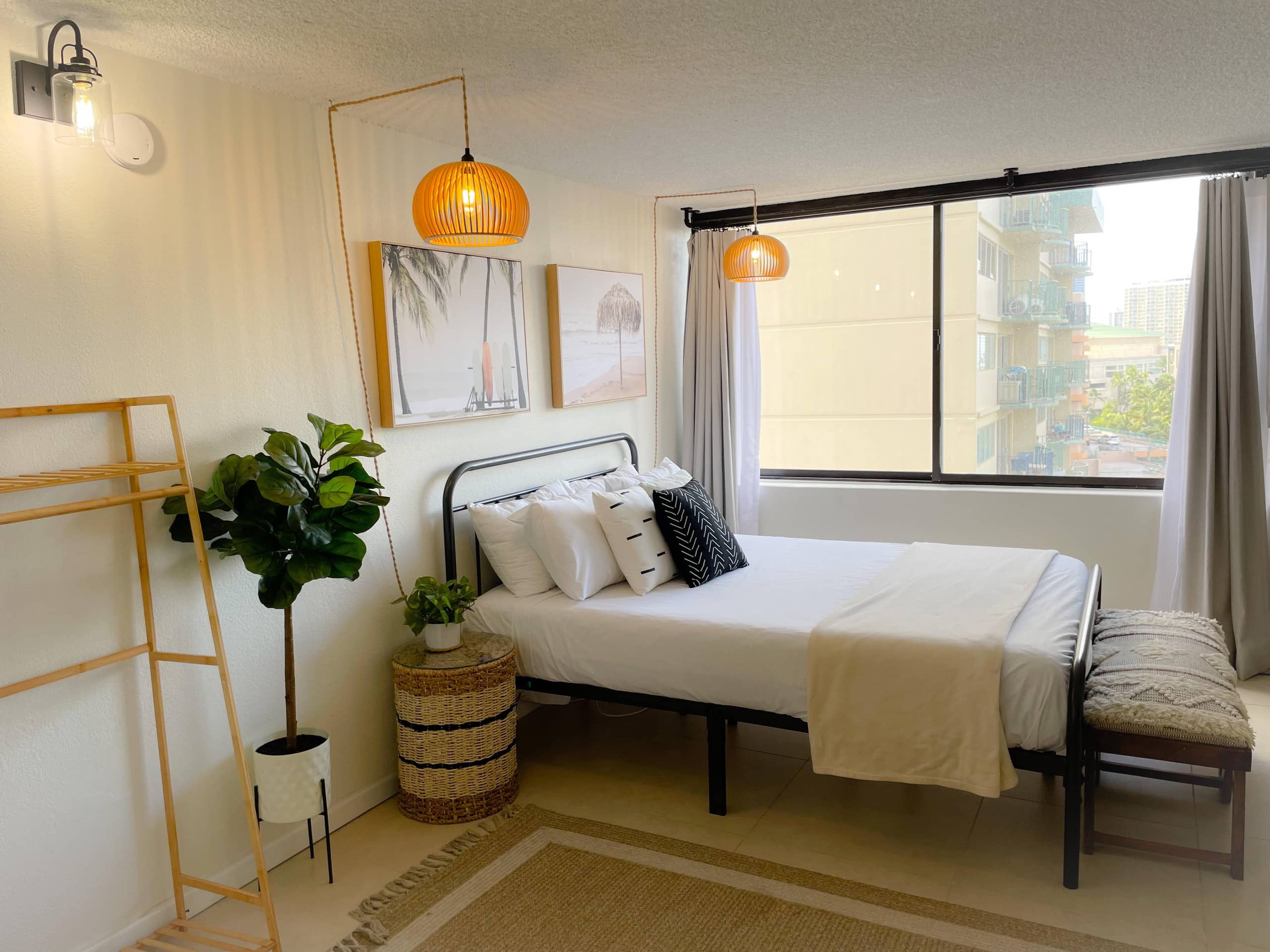 Condo in Honolulu · ★4.67 · Studio · 1 bed · 1 private bath - Image 3