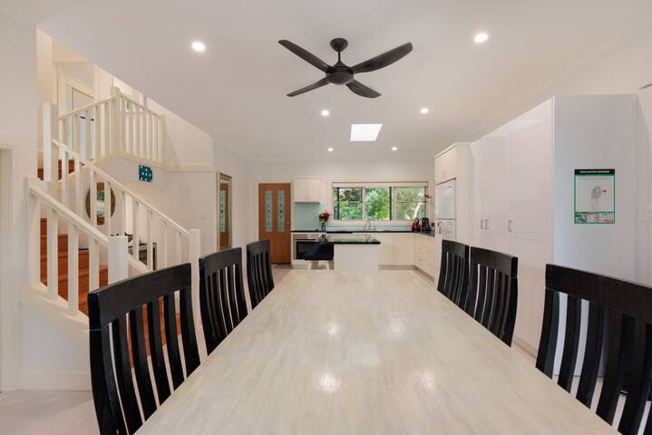 Anais Hat Head 5 Bedroom House 10 Guests gallery image 3