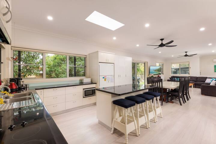 Anais Hat Head 5 Bedroom House 10 Guests gallery image 4