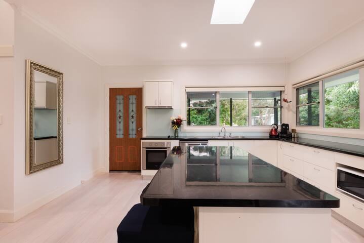 Anais Hat Head 5 Bedroom House 10 Guests gallery image 5