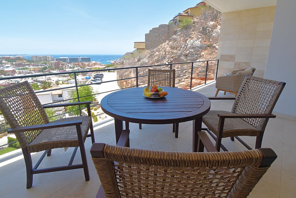 Beautiful Ocean View Apt, Near Downtown