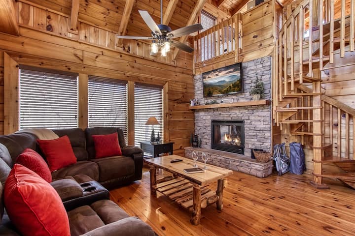 Sky Harbor Getaway~hot Tub~pool Table~peaceful - Tennessee