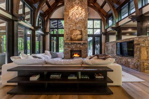 Stunning Private Home with Impeccable Architecture