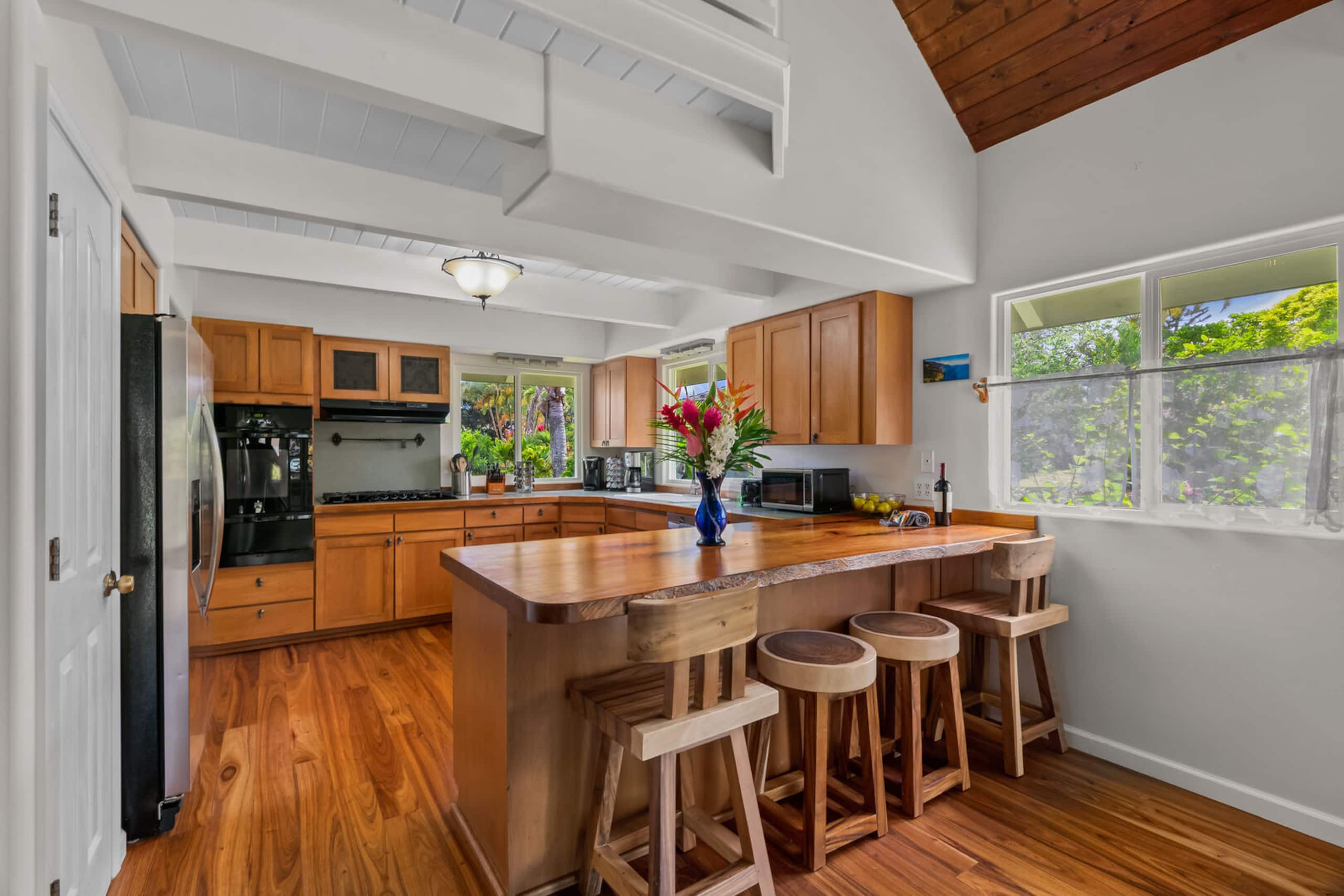 Home in Princeville · ★4.87 · 4 bedrooms · 5 beds · 3 baths - Image 11