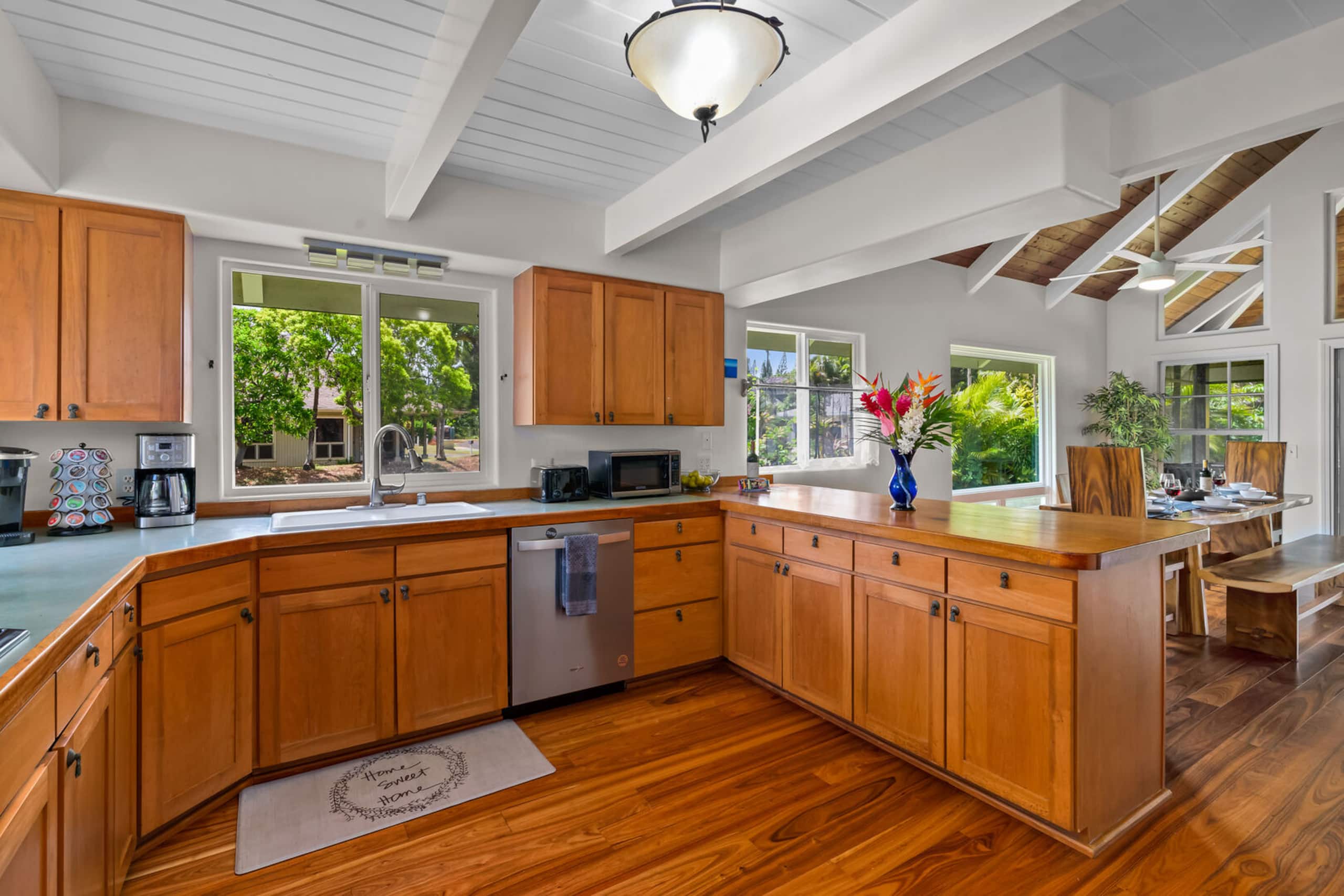 Home in Princeville · ★4.87 · 4 bedrooms · 5 beds · 3 baths - Image 12