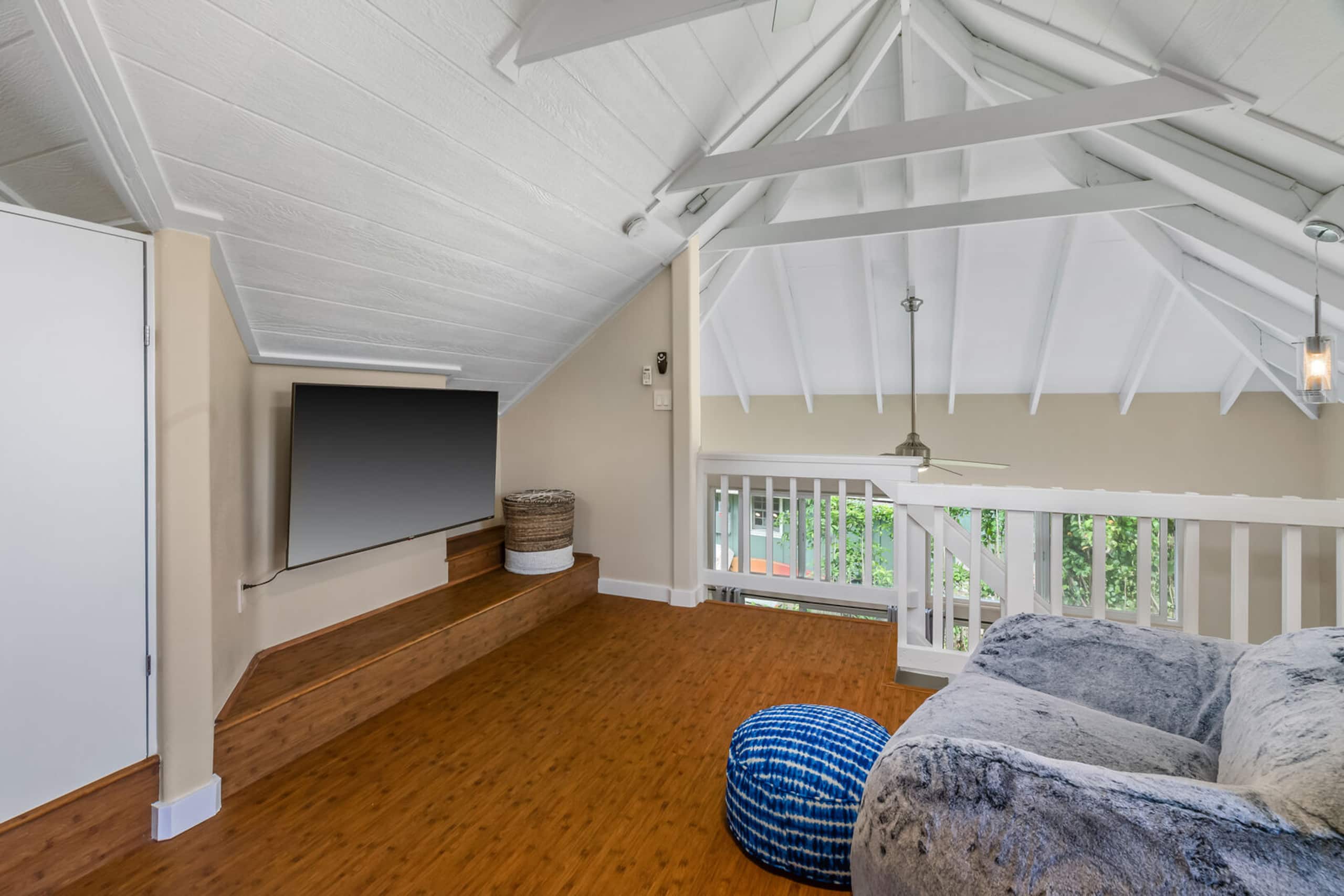 (3982S) Cute Kalakaua Gorgeous Princevile Studio - Image 9