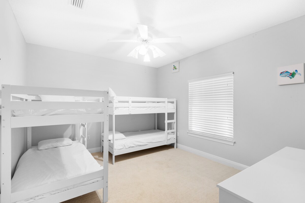 Двуетажната стая разполага с 2 двуетажни легла