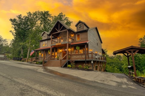 Wanderer by AvantStay | Sleeps 34, Smokies Cabin