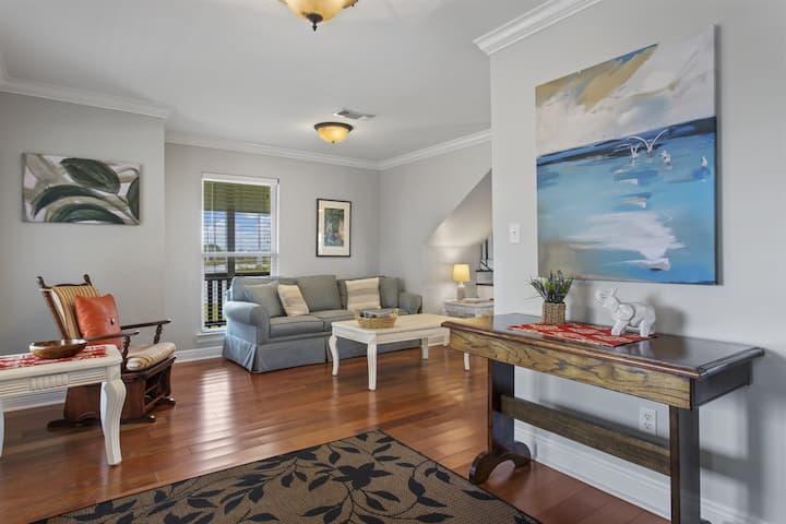 Mississippi Seabreeze | Beautiful Waterfront Views - Gulfport, MS