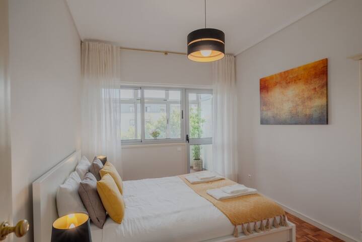 Sunny and Spacious House, 4bd 3Bath Downtown Porto gallery image 5