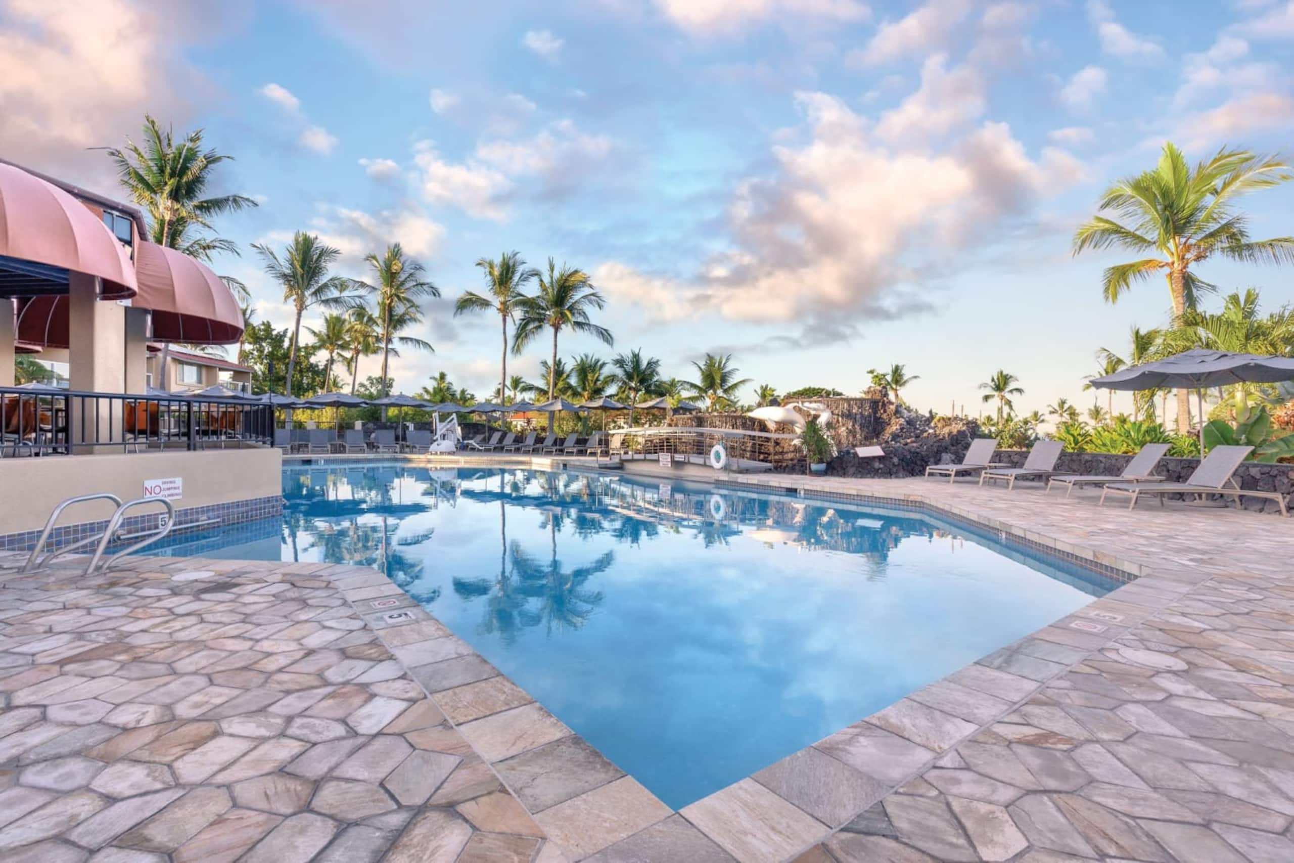 Condo in Kailua-Kona · ★5.0 · 2 bedrooms · 4 beds · 1 private bath - Image 4