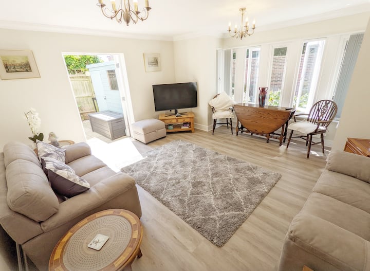 Pears Grove Southbourne Houses for Rent in West Sussex, England