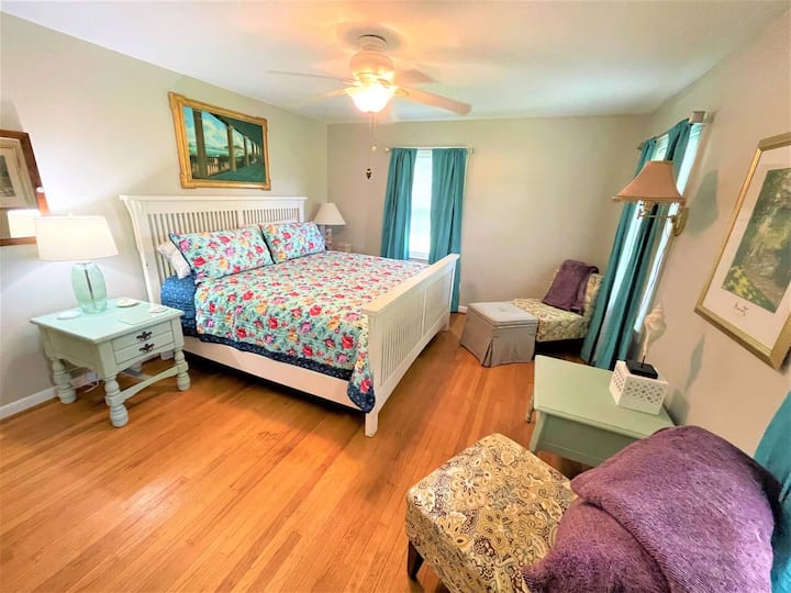 Cheerful 4bedroom vacation home, walkable to town Houses for Rent in