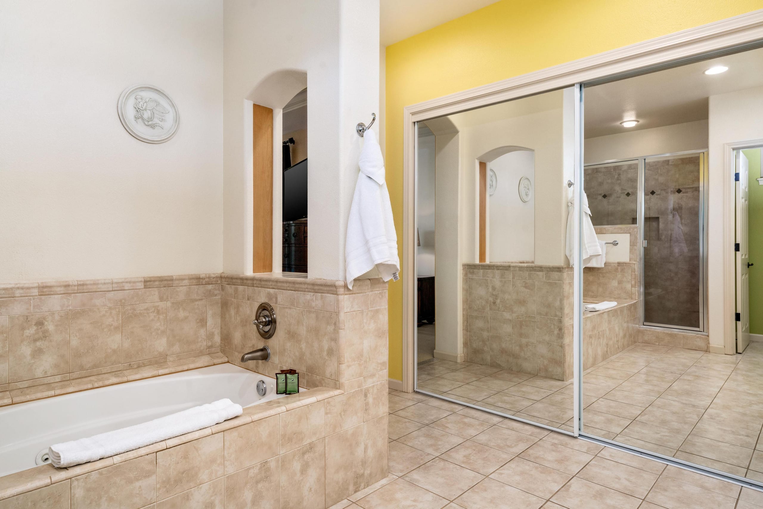 Townhouse in Waimea · ★4.88 · 2 bedrooms · 2 beds · 2 baths - Image 11
