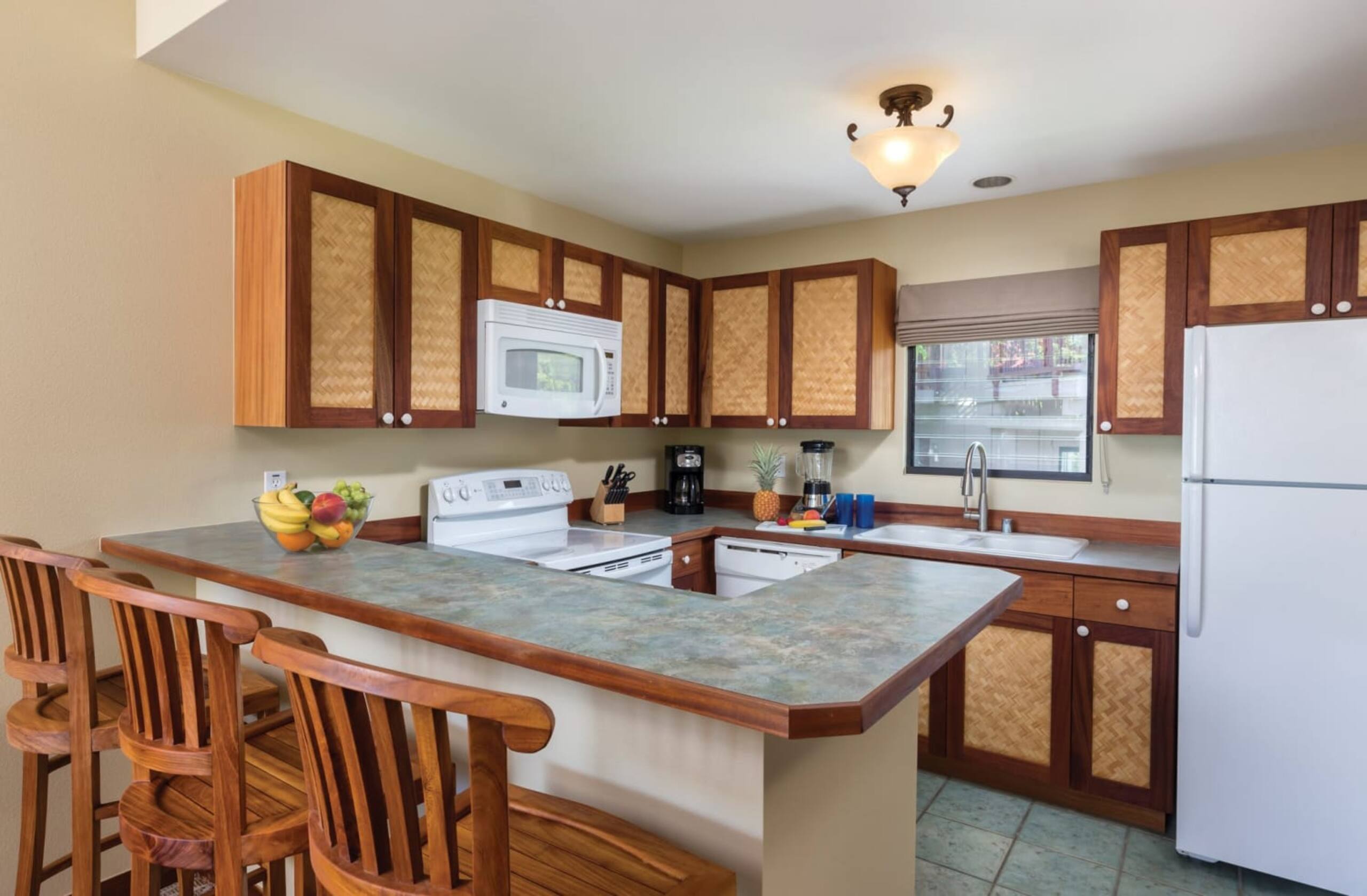 Condo in Kailua-Kona · ★4.91 · 2 bedrooms · 3 beds · 2 private baths - Image 21