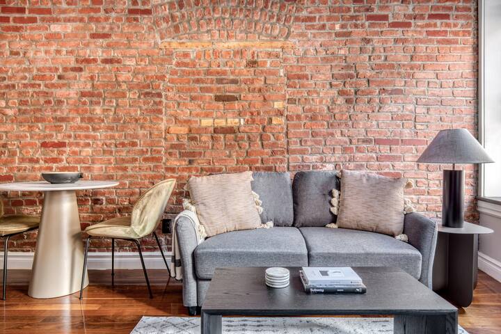 Blueground | SoHo, w/d & balcony, nr groceries gallery image 2