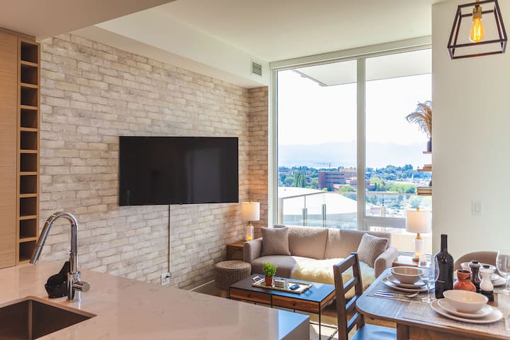 Boho Luxe | Heart Of Dt - Unobstructive Views - Kelowna