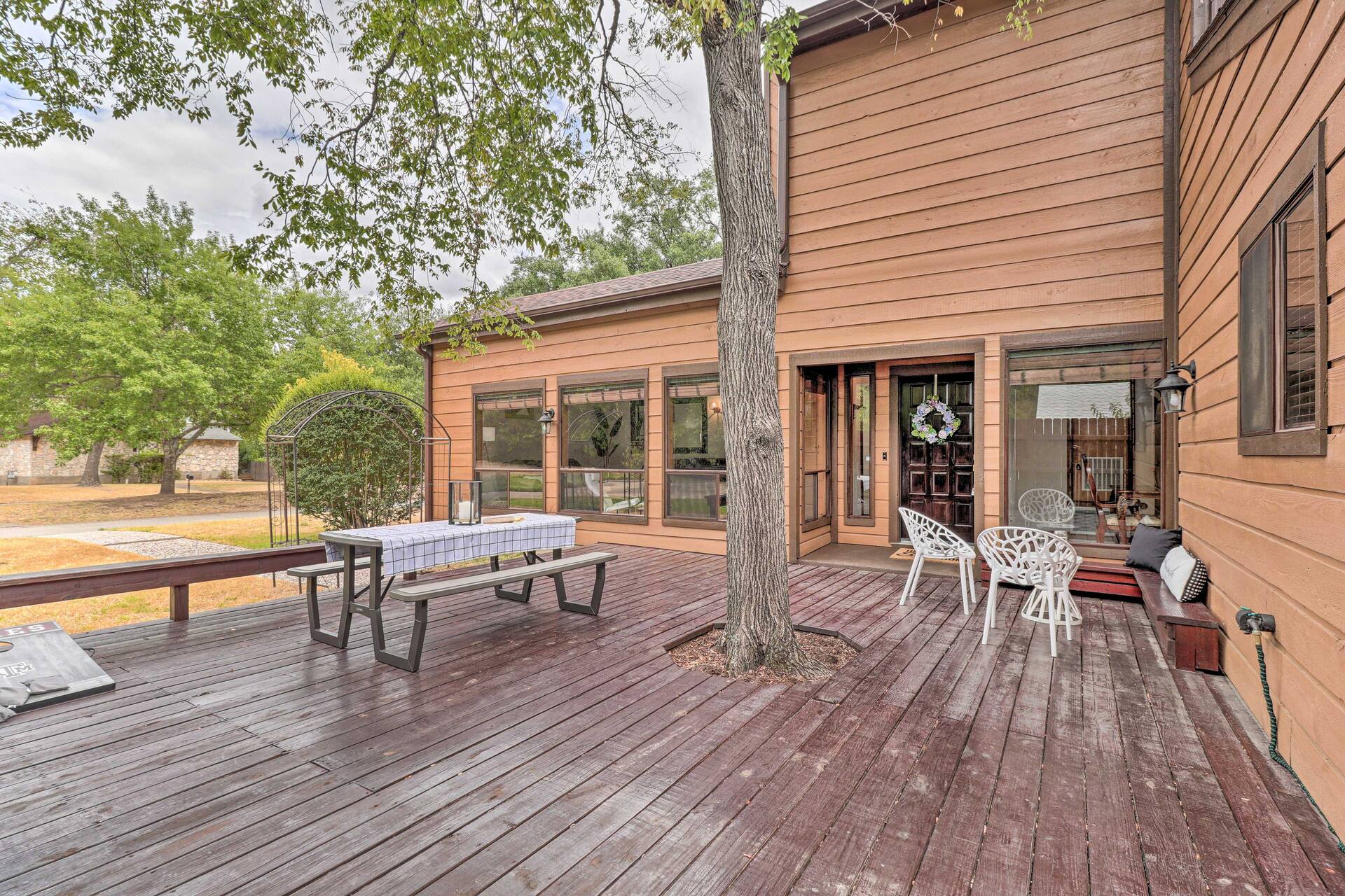 Bryan Home w/ Deck & Yard ~ 4 Mi to Texas A & M! — photo 3