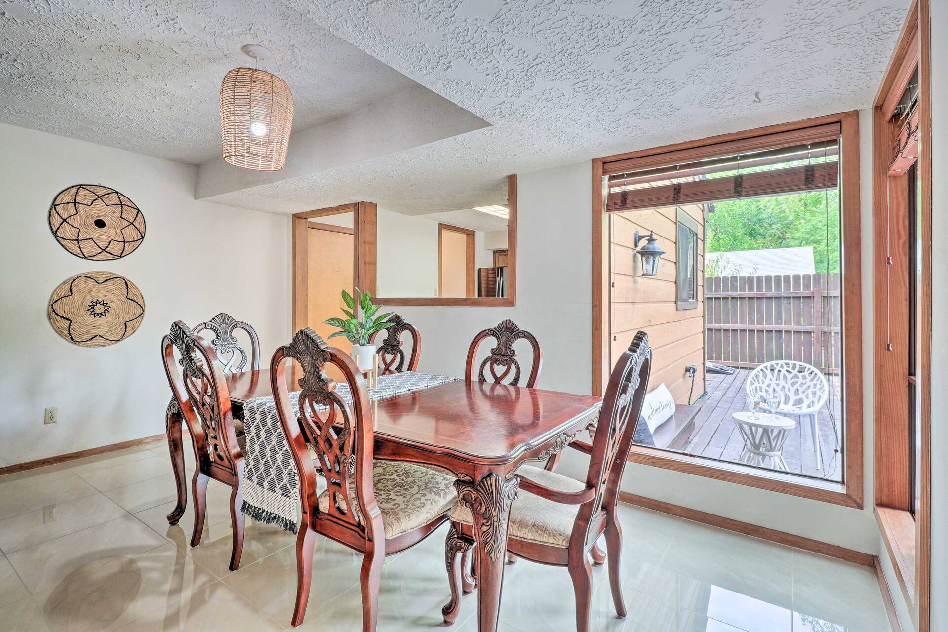 Bryan Home w/ Deck & Yard ~ 4 Mi to Texas A & M! — photo 2