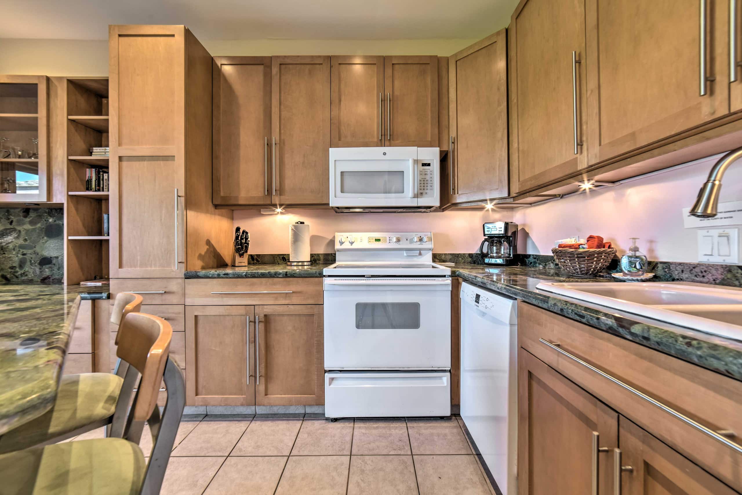 Condo in Kihei · ★4.33 · 2 bedrooms · 3 beds · 2 baths - Image 11