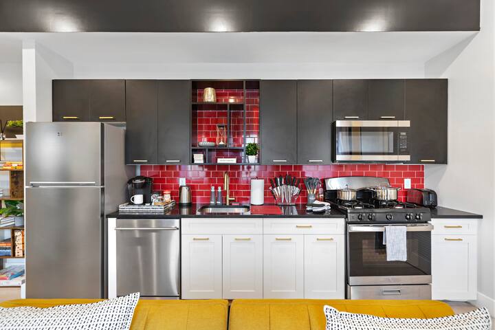 Free Parking~3 Suites Near Downtown Newark gallery image 3