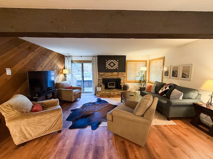 Wildflower 23: Beautiful Condo, Close To The Green - June Lake, CA