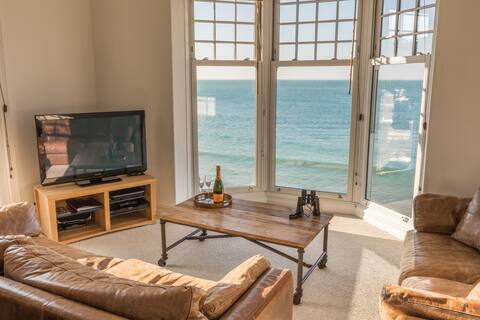 Water's Edge Apartment, luxury, 3 bed, sleeps 6