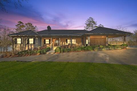 7BR Lakefront Haven | Pool, Hot Tub, Gated 4Acres